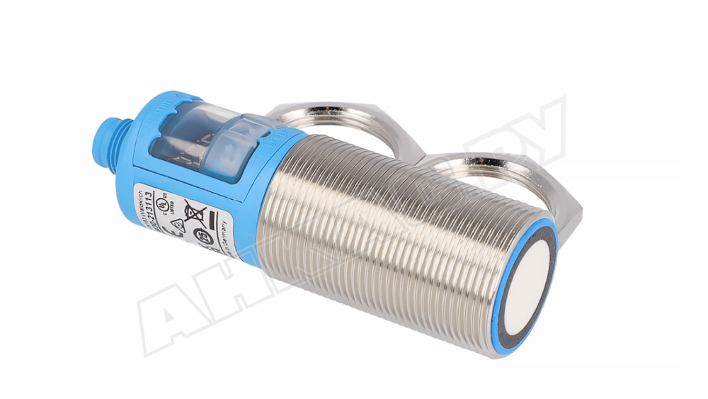 Ультразвуковой датчик расстояния Sick UM30-213113