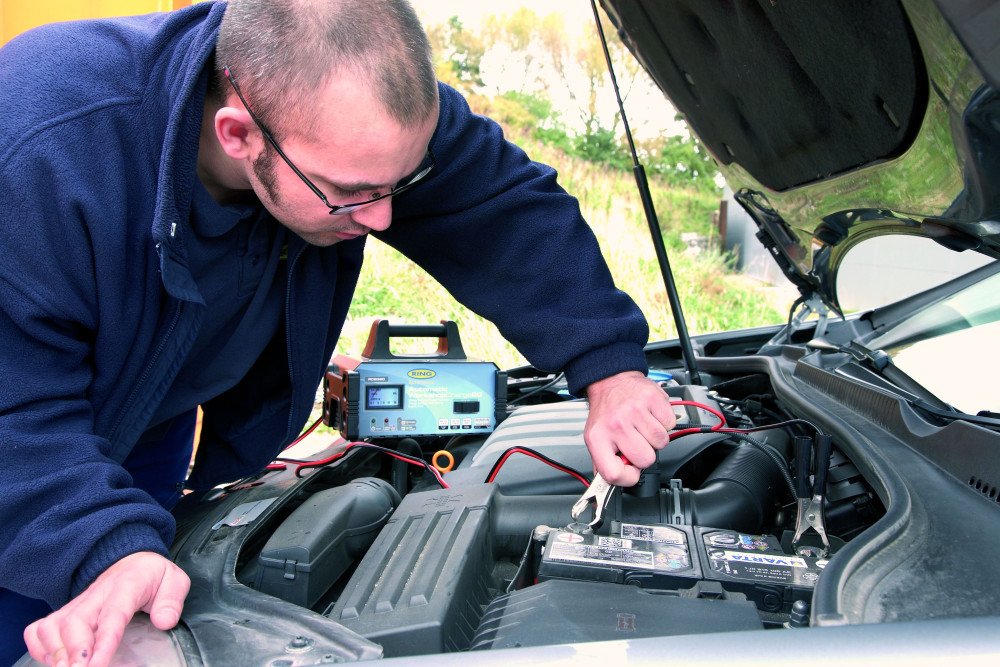 Пуско-зарядные устройства пуско-зарядное устройство 12в, 3/20а, пусковой ток 80а, ring automotive, recb320